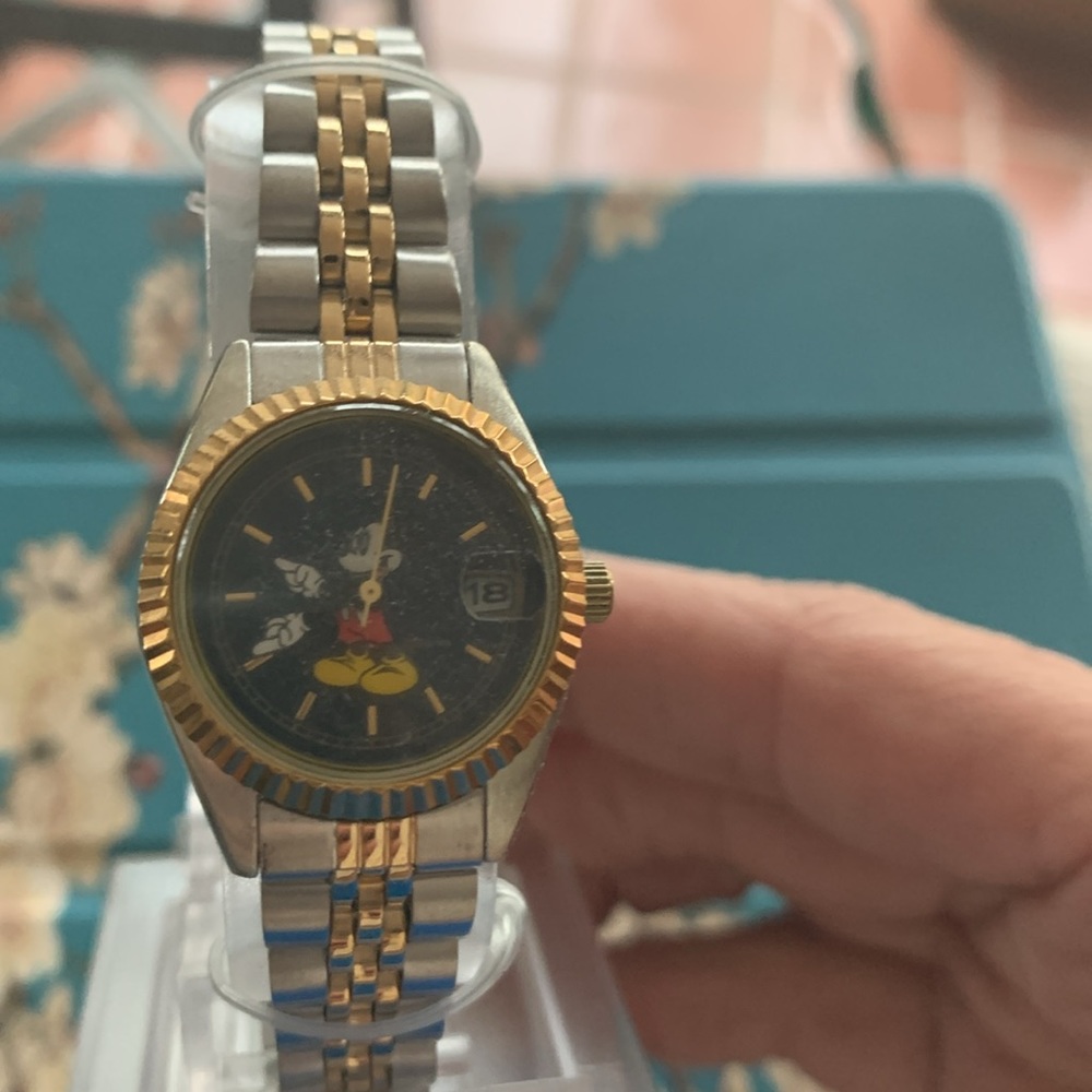 Disney watch Mickey Mouse lovers❤️🎄 - Picture 2 of 2